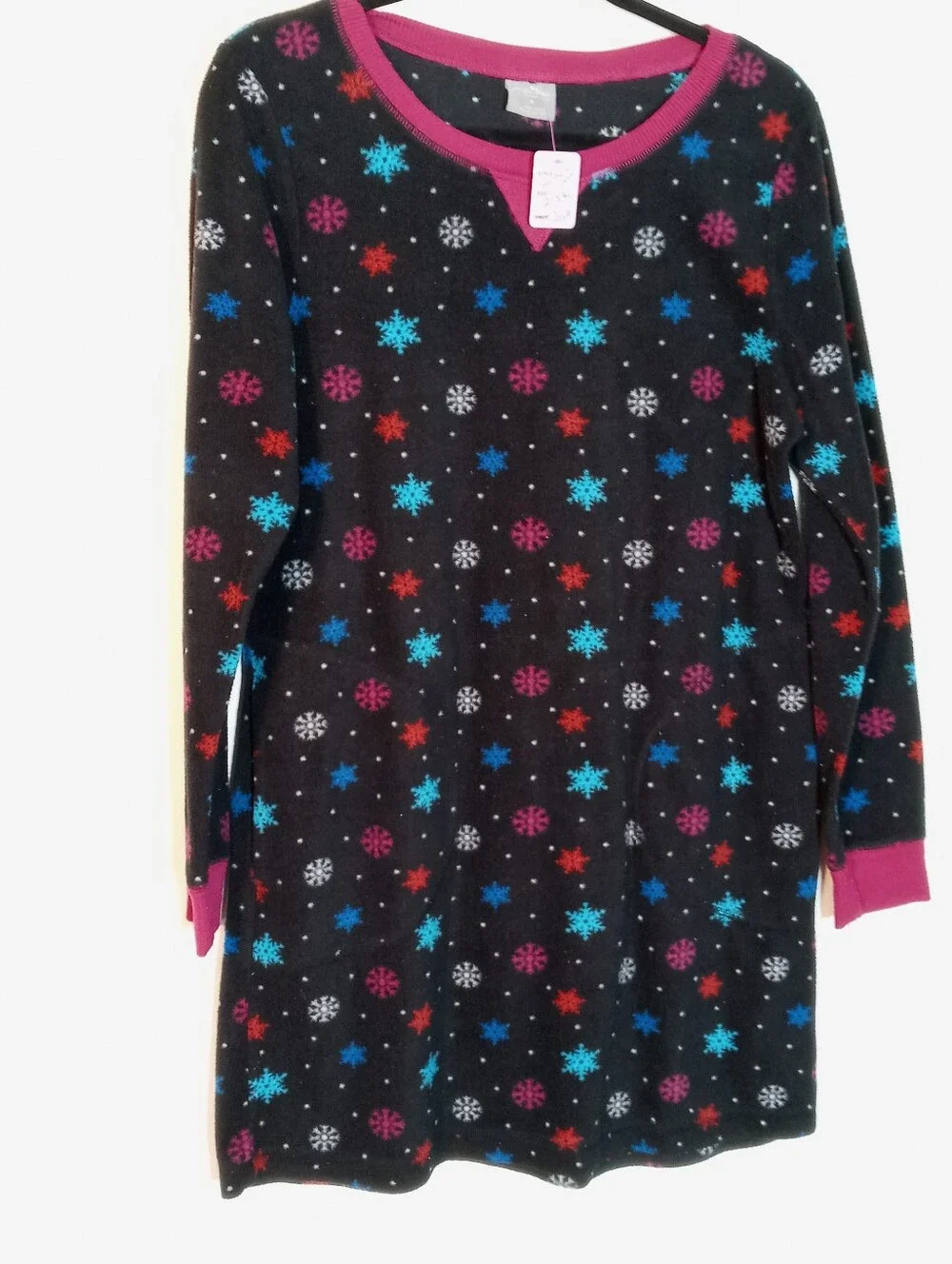 Mountain Peak Small Colorful Snowflake Long Sleeve nightgown
